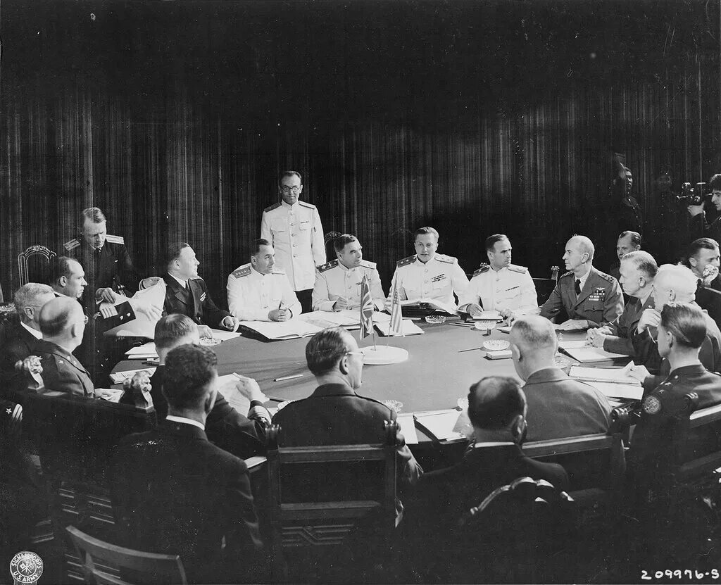 Потсдамская конференция союзников. Решения Потсдамской конференции 1945 г. Потсдамская конференция 1945 Трумэн Черчилль. Сталин Трумэн Черчилль Потсдамская конференция. Берлинская конференция 17 июля - 2 августа 1945 года.