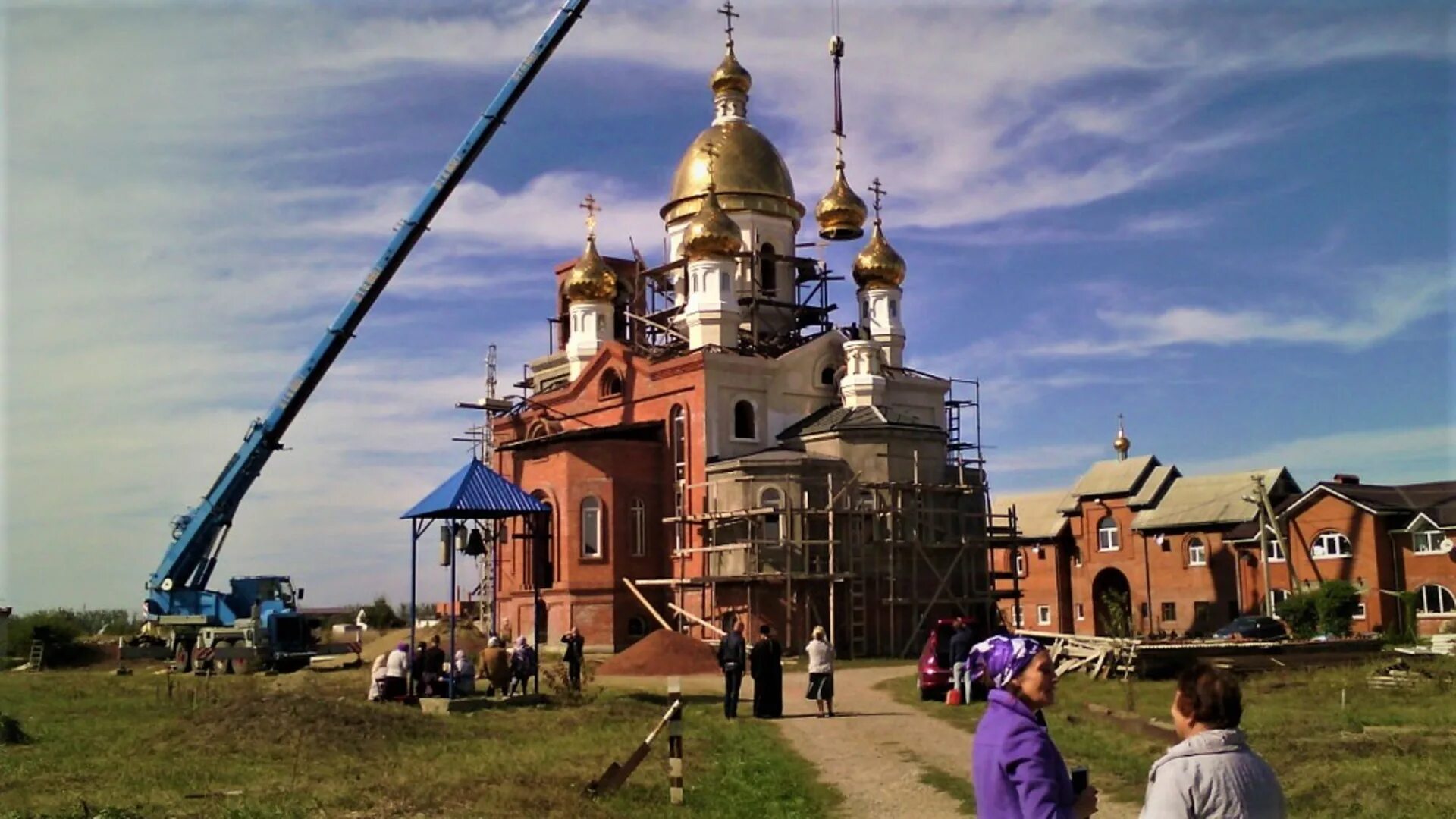 Дивное краснодарский край. Свято-Никольский храм Краснодар. Церковь Николая Чудотворца Краснодар. Никольский храм Краснодар Гидрострой. Храм Николая Чудотворца в Калининграде.