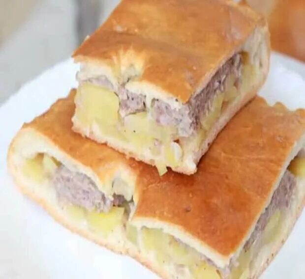 Как делать пирог с мясом. Пирог с фаршем и картошкой. мясной пирог с фаршем в духовке. пирог с фаршем и картошкой в духовке из дрожжевого. пирог из мясного фарша в духовке.