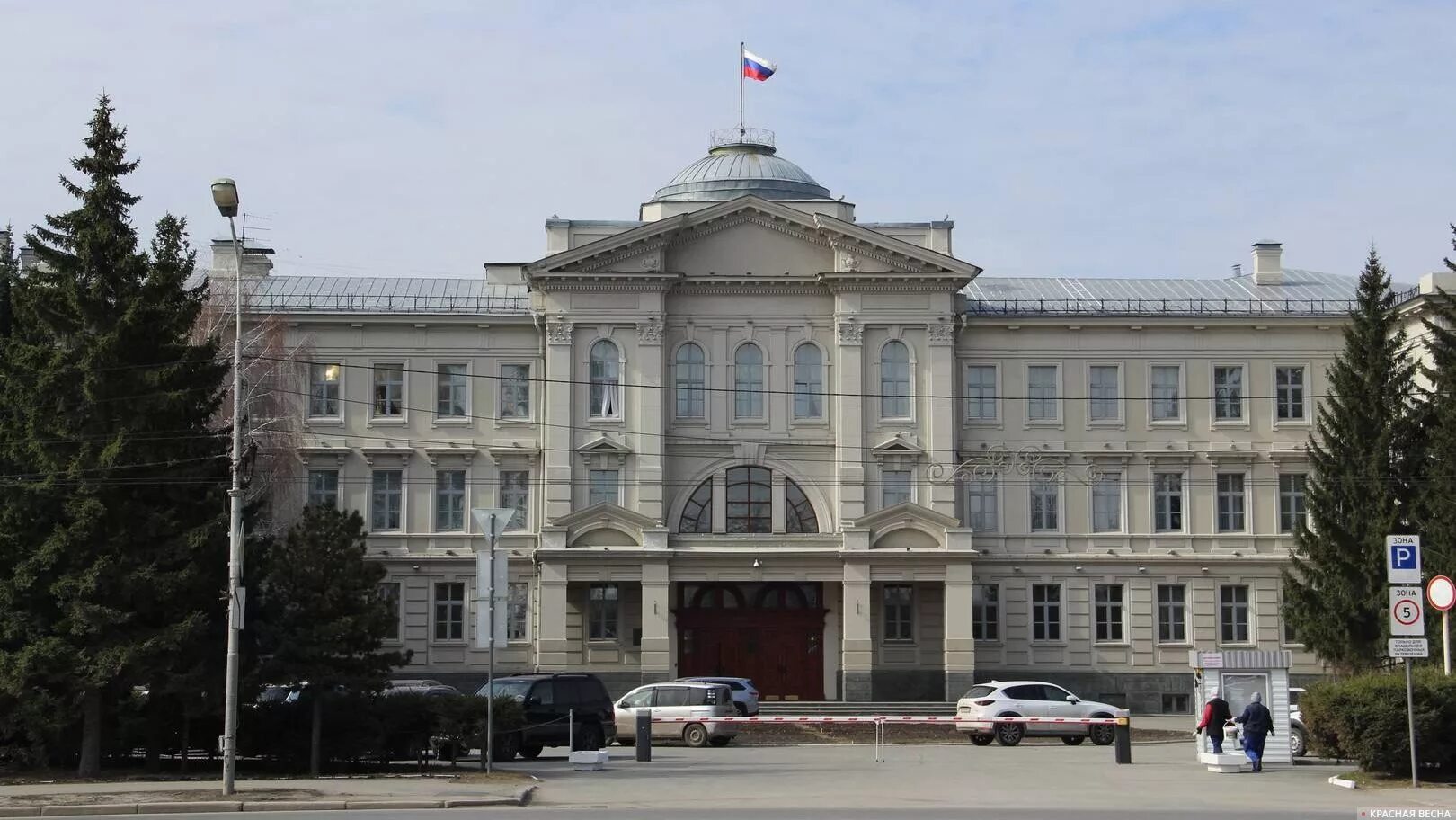 Законодательное собрание фото. Заксобрание Омск. Омск здание Законодательного собрания. Парламент Омской области. Здание Законодательного собрания Омской области.