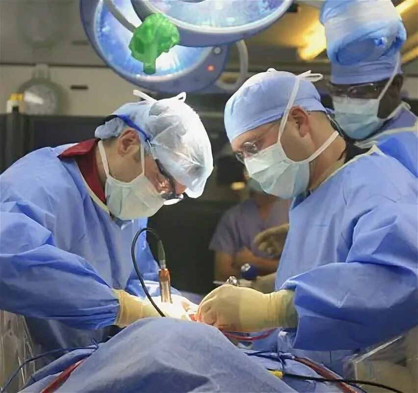 Операции на 4 стадии. Хирургическая операция. Хирургическая обработка пролежней. Фото хирургов за работой.
