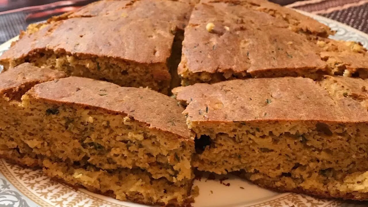 Кукурузный пирог на кефире. Сладкая выпечка из кукурузной крупы. Пирог с кукурузной мукой и яблоками. Пирог из кукурузной крупы. Пирог с кукурузной мукой и яблоками.