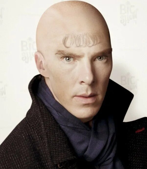 прическа с лысой головой и челкой. прическа челочка. стрижка лысый с челкой. армейская челка. лысый с челкой мужская стрижка.