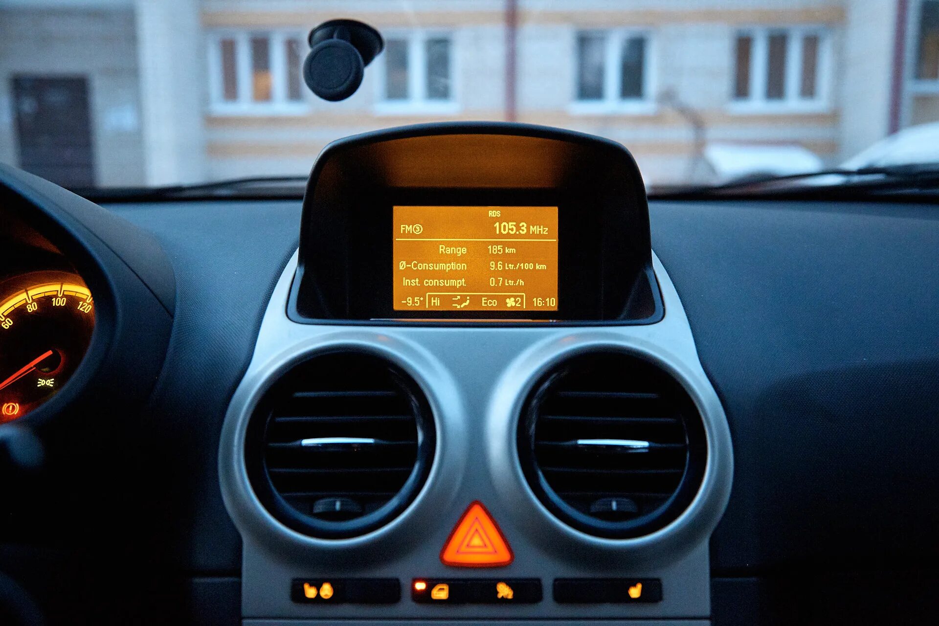 Бортовой компьютер opel corsa c. Опель корса д компьютер. Опель корса д компьютер. Бортовой компьютер опель корса 1. Бортовой компьютер опель корса д.