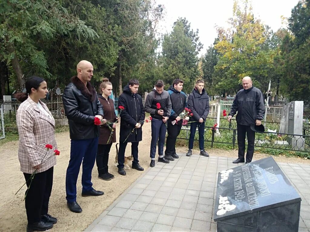 Главные новости ейска. Памятник 214 детям замученным фашистскими оккупантами Ейск. Мемориал детям, замученным фашистами в г. Ейске. 214 Детей в Ейске в 1942. 214 Детей Ейск.