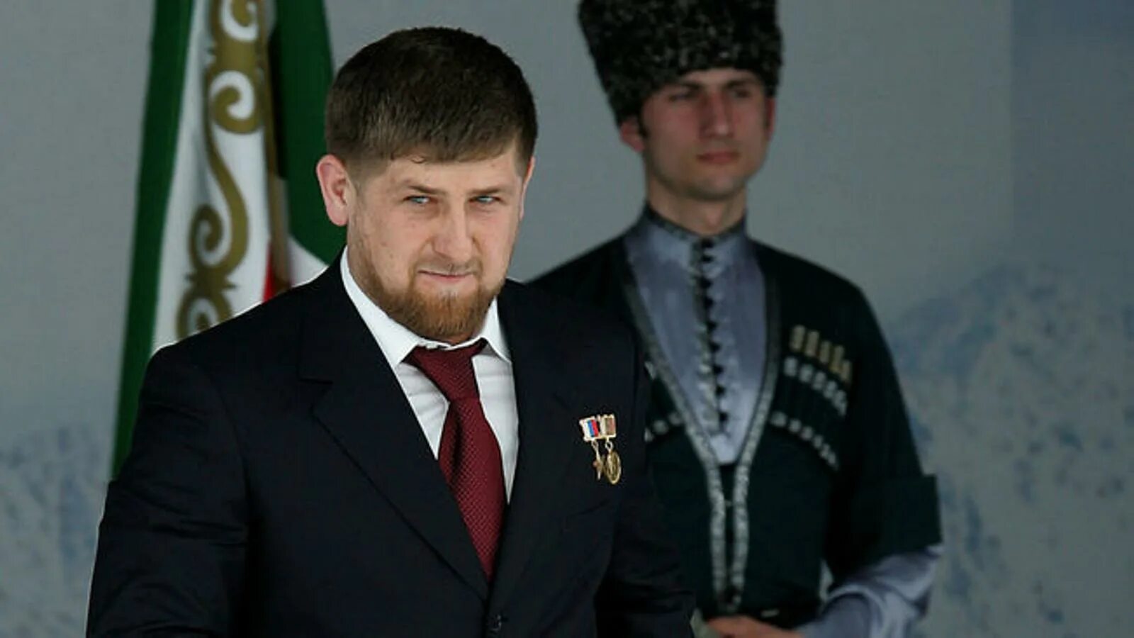 Популярные чеченцы. Кадыров рамзан ахматович. Ахматович кадыров. Рамзан ахматович кадыров злой. Рамзан ахматович кадыров в молодости.