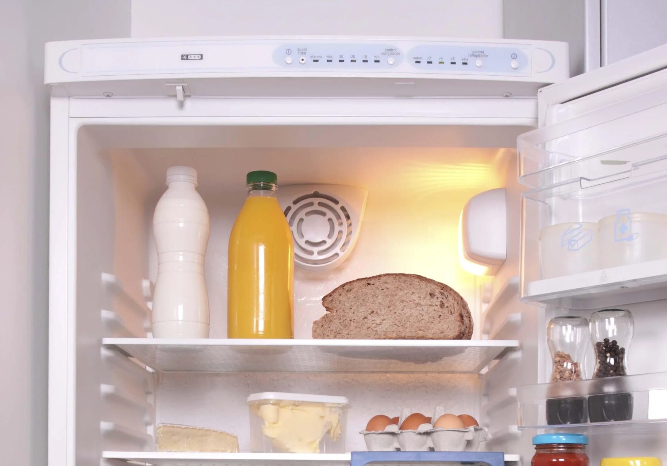 Как холодильник сохраняет продукты. Холодильник с продуктами. Хранение продуктов. Холодильник с едой. Хранение в холодильнике.
