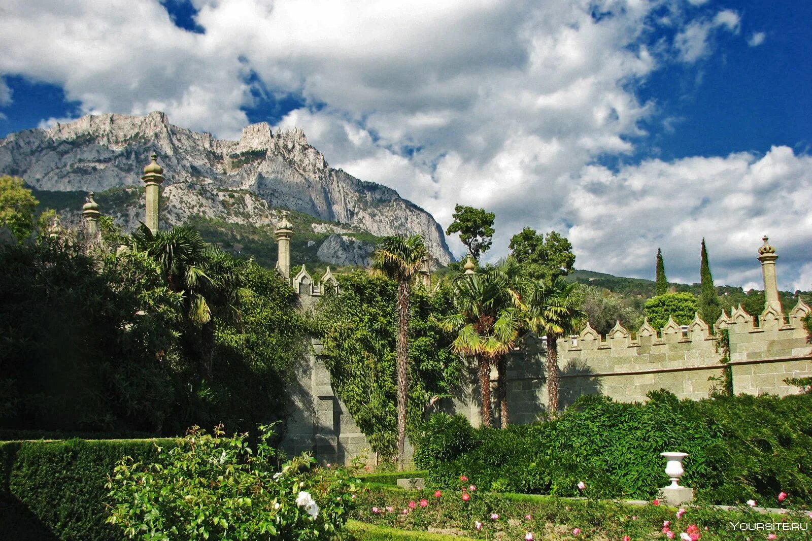 Алупка это. Воронцовский парк Крым. Воронцовский парк Алупка. Парк Воронцовского дворца в Крыму. Алупкинский парк в Алупке.