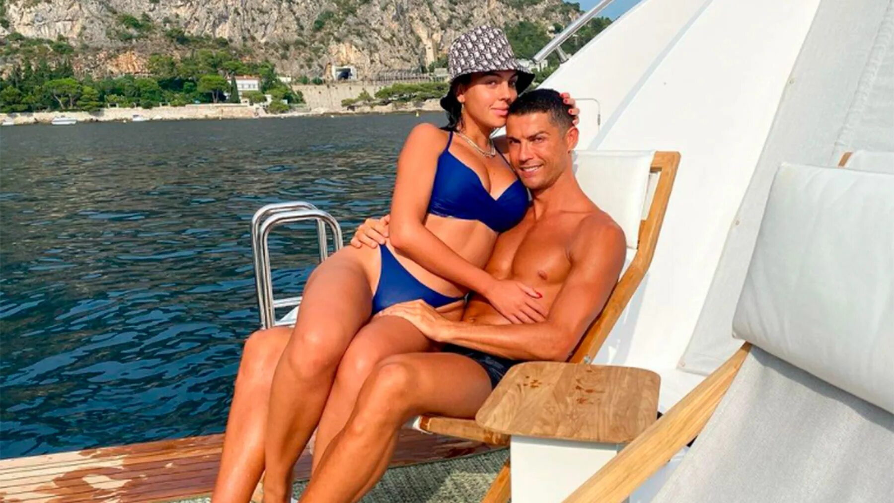 Лет жене роналду. Лет жене роналду