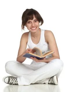 Женщины читают сидя