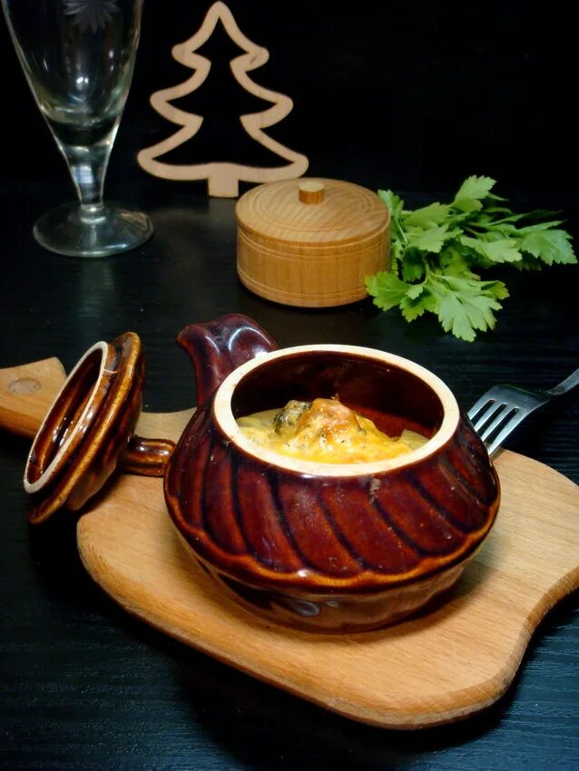 Горшочек ресторан. Борщ в горшочке. Блюда в глиняных горшочках. Горшочек ресторан. Чанахи.