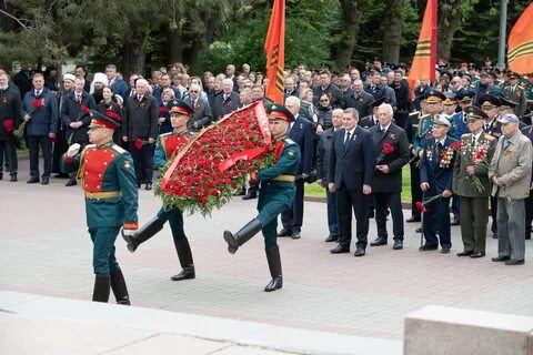 Торжественное возложение
