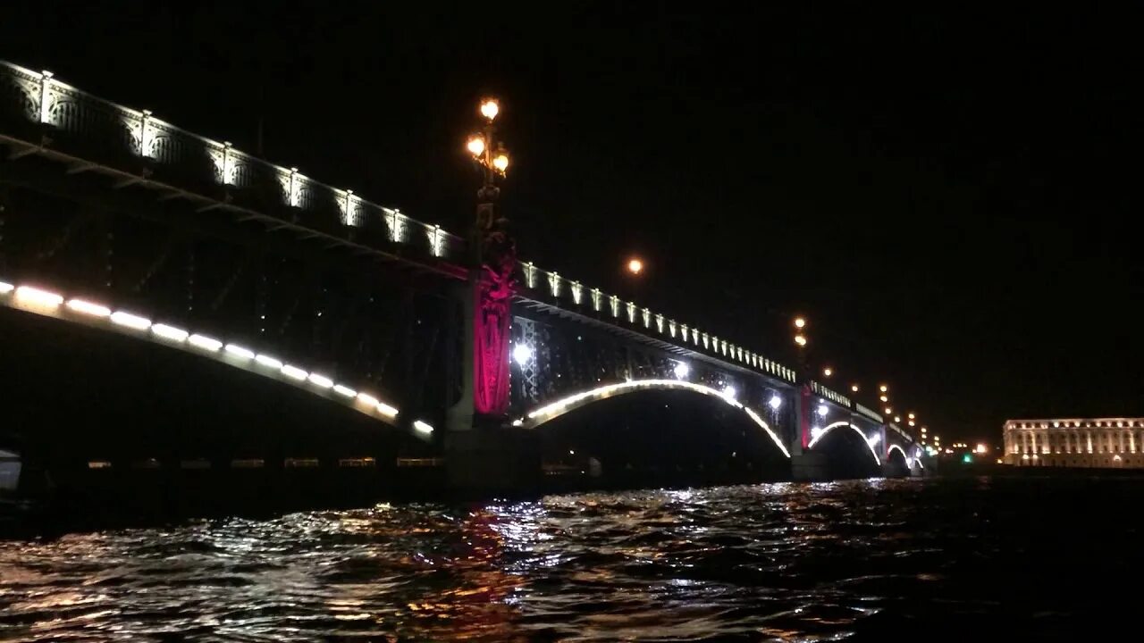 Дворцовый мост белые ночи. Охтинский мост в санкт-петербурге фотографии. Поющие мосты 2 3 4 сент срб. Что хотят на охтинском мосту. Мост который поднимается вверх в спб.