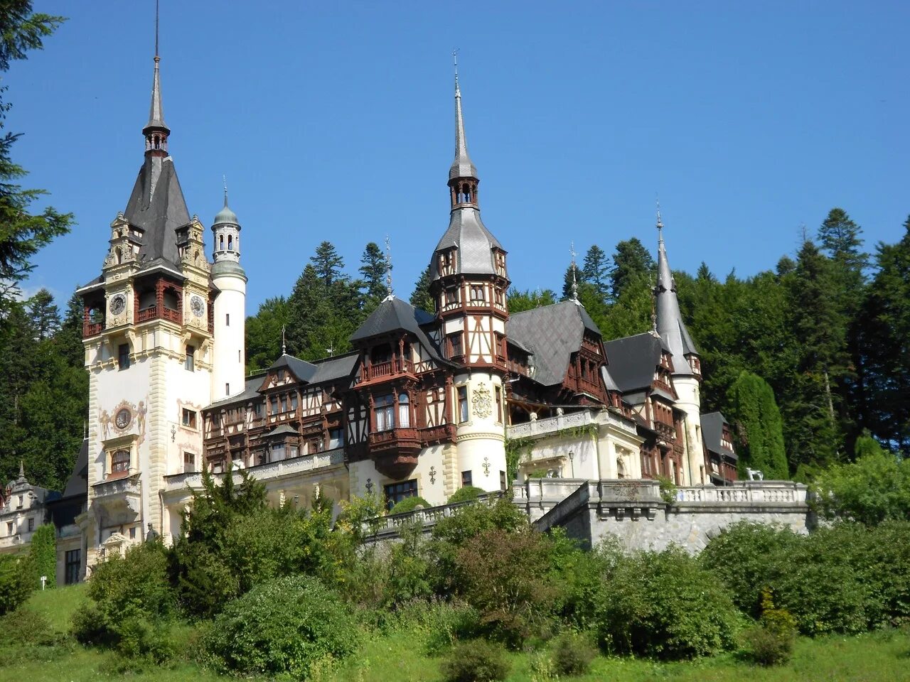 Замок Пелишор Румыния. Румынский замок Пелеш. Румыния Пелеш пейзажи.