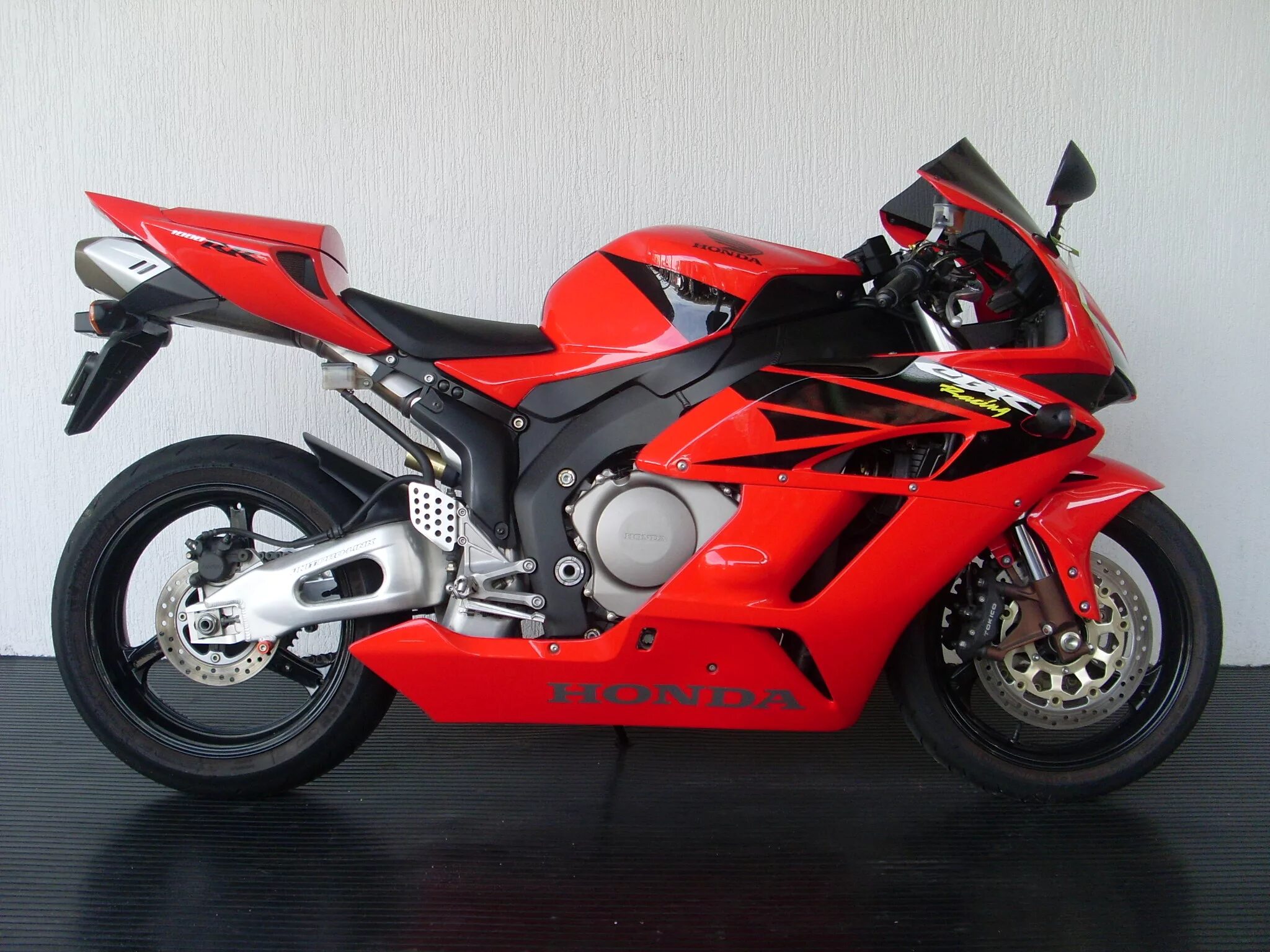 Honda cbr1000rr 2005. Honda cbr1000rr Fireblade Red. Honda CBR 1000 RR/ra Fireblade, 2004. Honda CBR 1000 RR/ra Fireblade красный.