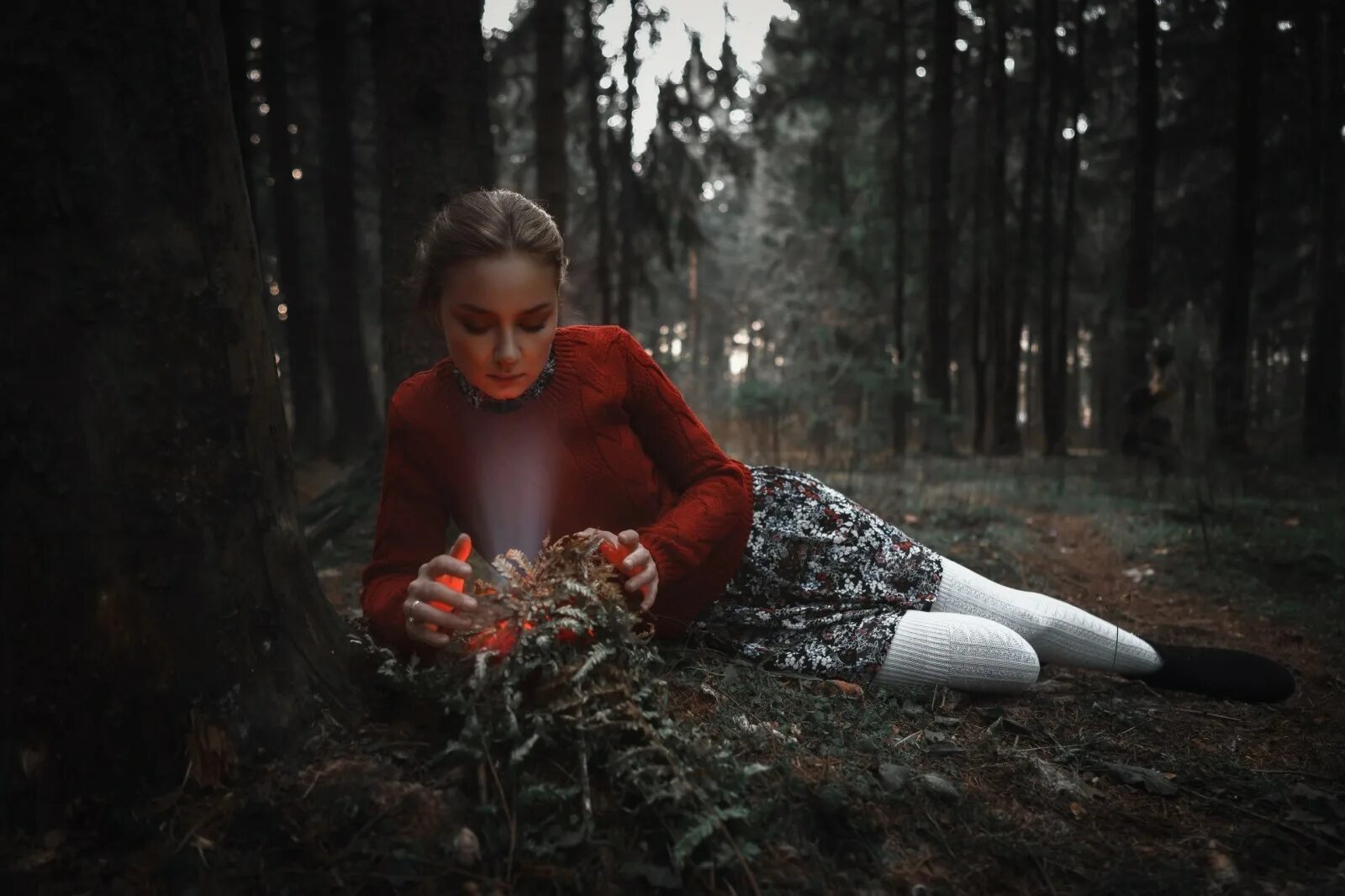 Лесная девушка. Фотосессия ведьма в лесу зимой. Клип где дерево. Клип где дерево. Дерево.