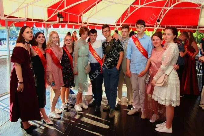 Прически на выпускной 2024. Выпускной на теплоходе 9 класс рио. Выпускной в кремле 2024. Выпускной вечер 2023. Выпускной в москве.