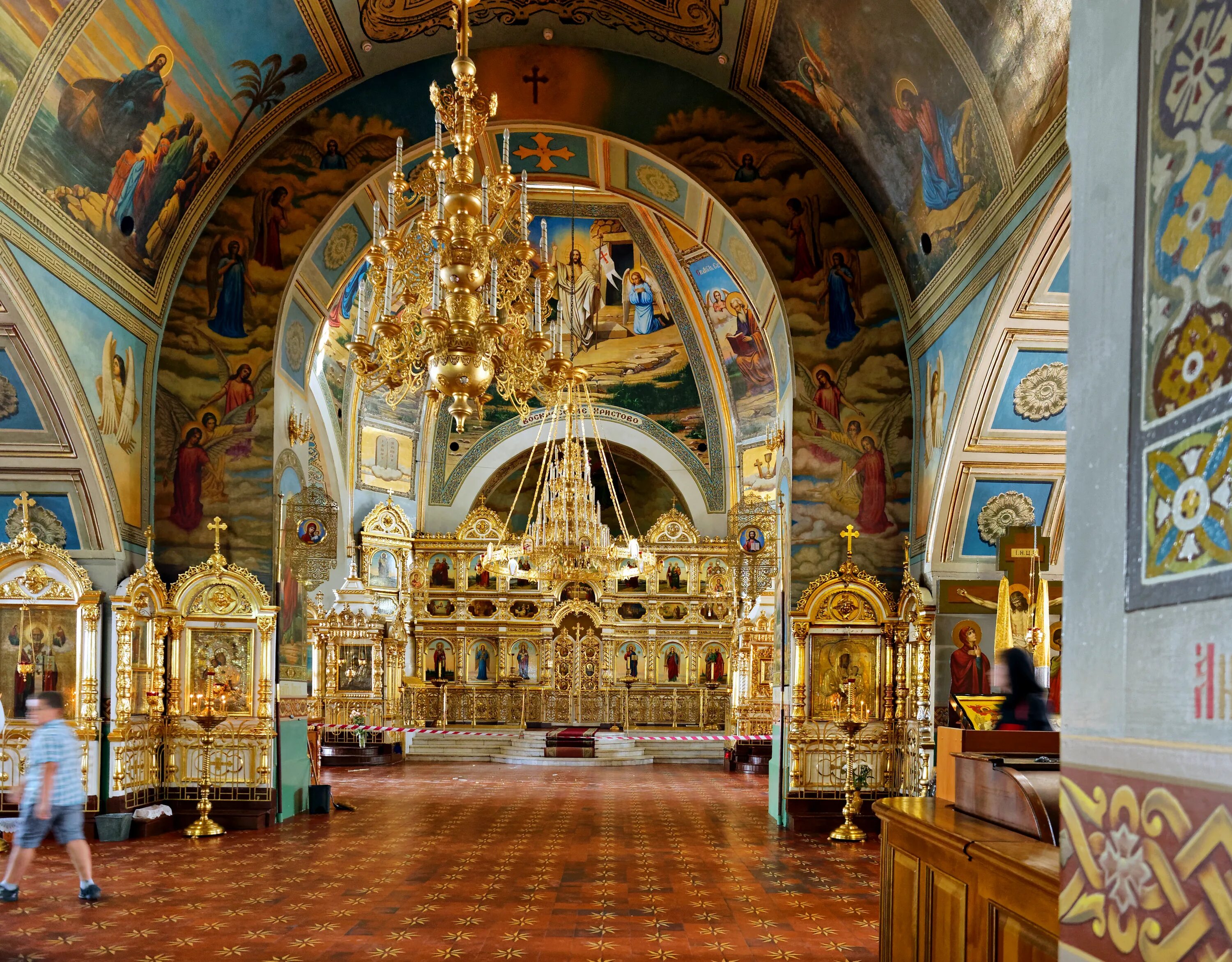 Какой сегодня православный церковь. Петропавловский храм в Смоленске внутри.