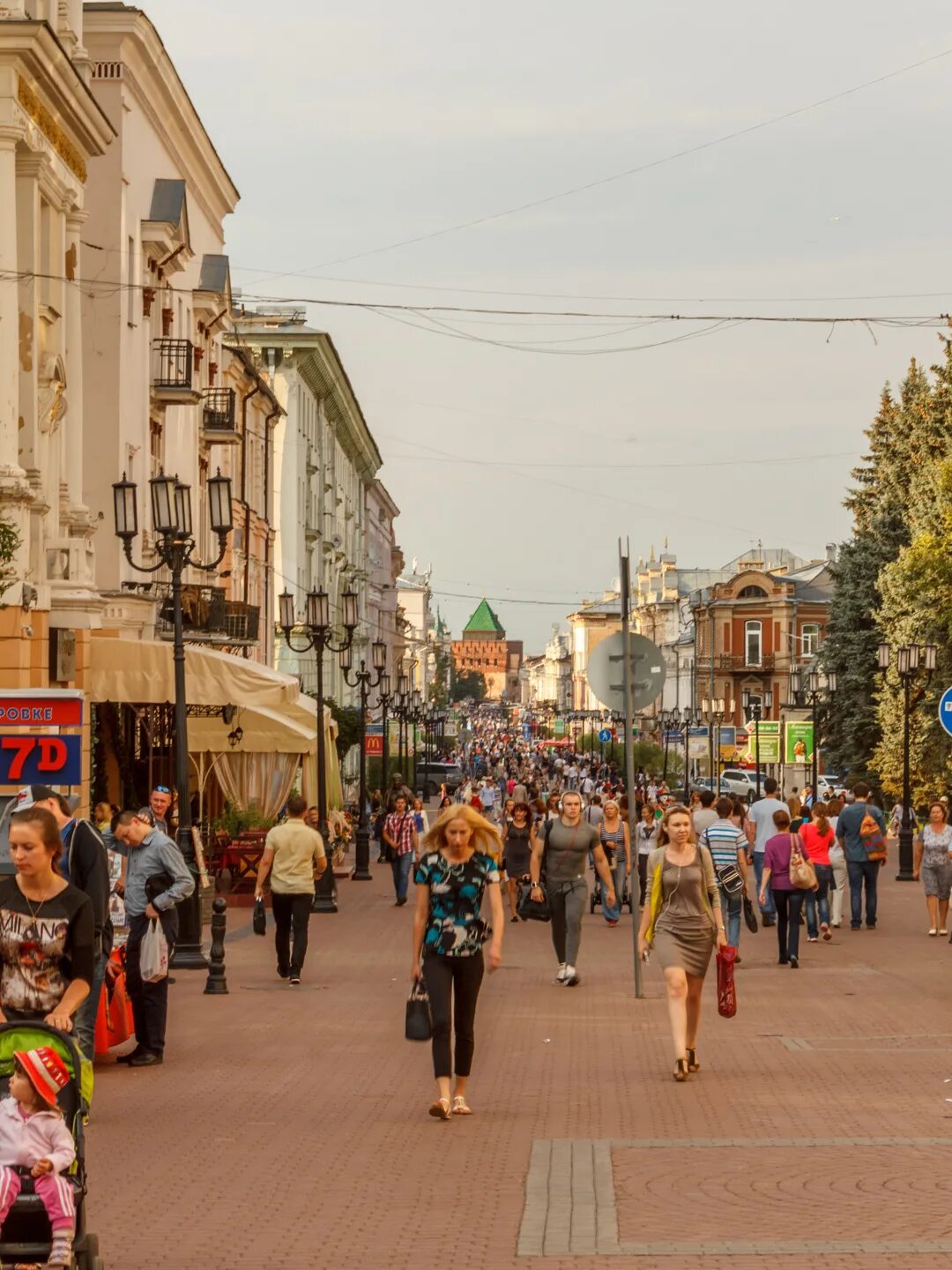 Большая арбатская. Арбат в Нижнем Новгороде улица. Нижегородский Арбат большая Покровская. Покровка Нижний Новгород. Большая Покровская улица в Нижнем Новгороде.