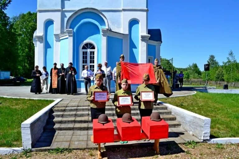соловьёва переправа смоленск памятник. посёлок кардымово церковь. казанская церковь кардымово. погода соловьево смоленская область кардымовский. братская могила кардымово.