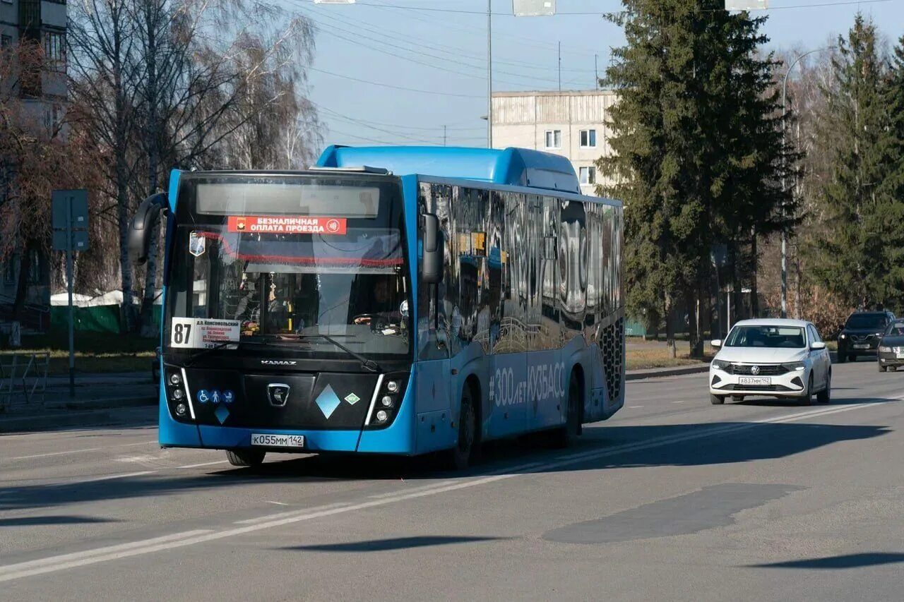 Автобусы Кемерово. Городской автобус. Новый троллейбус. Автобус городские Кемерово. 156 автобус кемерово