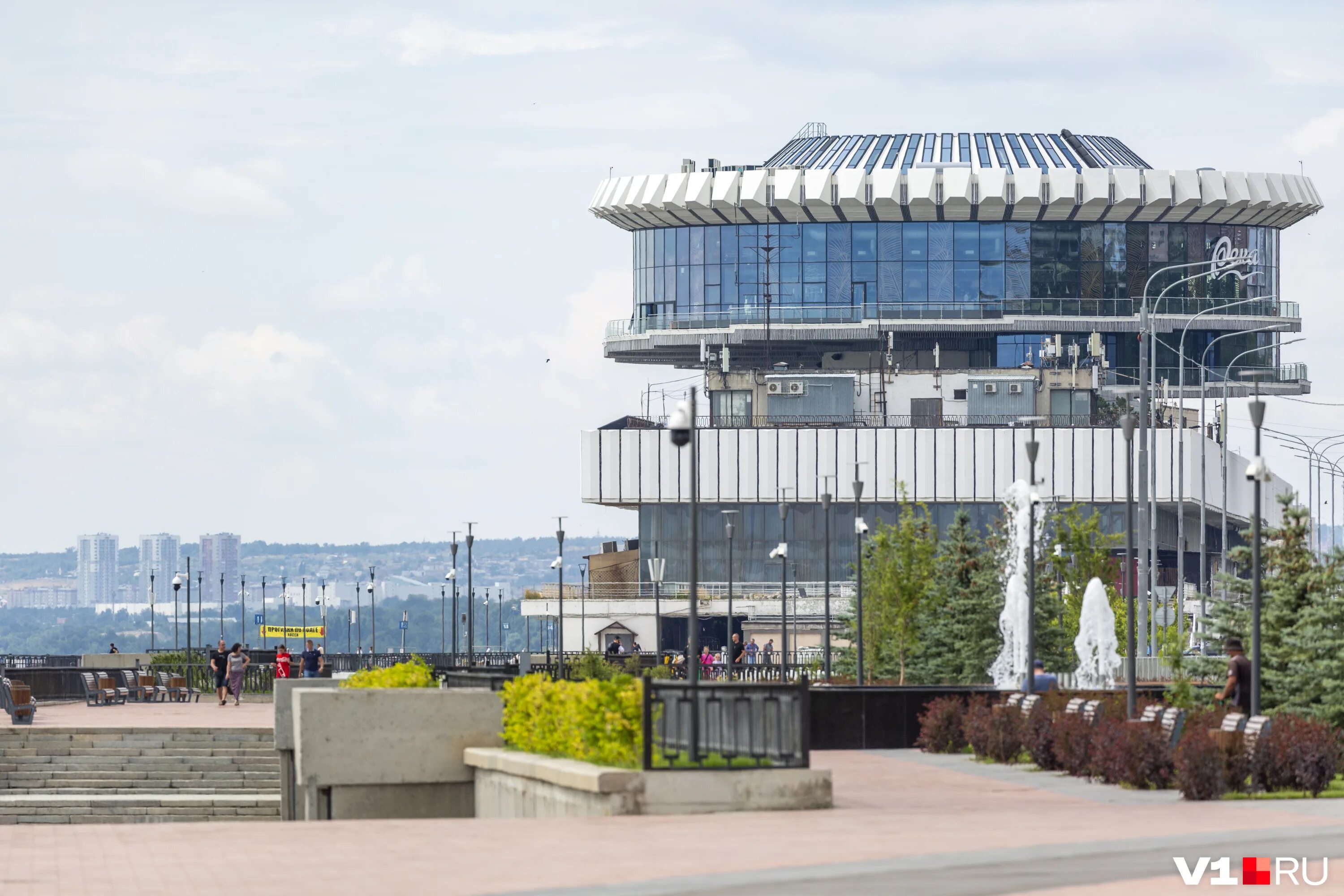 вокзал волгоград 1 1990 год. волгоград достопримечательности куда сходить с детьми. каланча волгоград фото. мемориальный комплекс героям сталинградской битвы. волгоград что посмотреть.