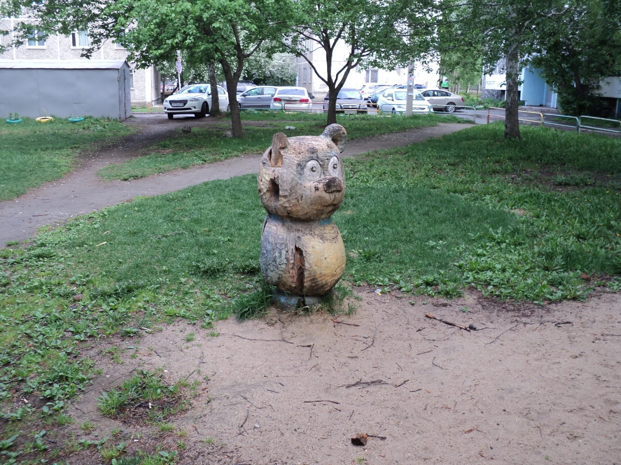 Деревянный медведь. Фигура медведя из дерева. Деревянный медведь Ярославль. Екатеринбург мишка памятник. Сайт медведь екатеринбург