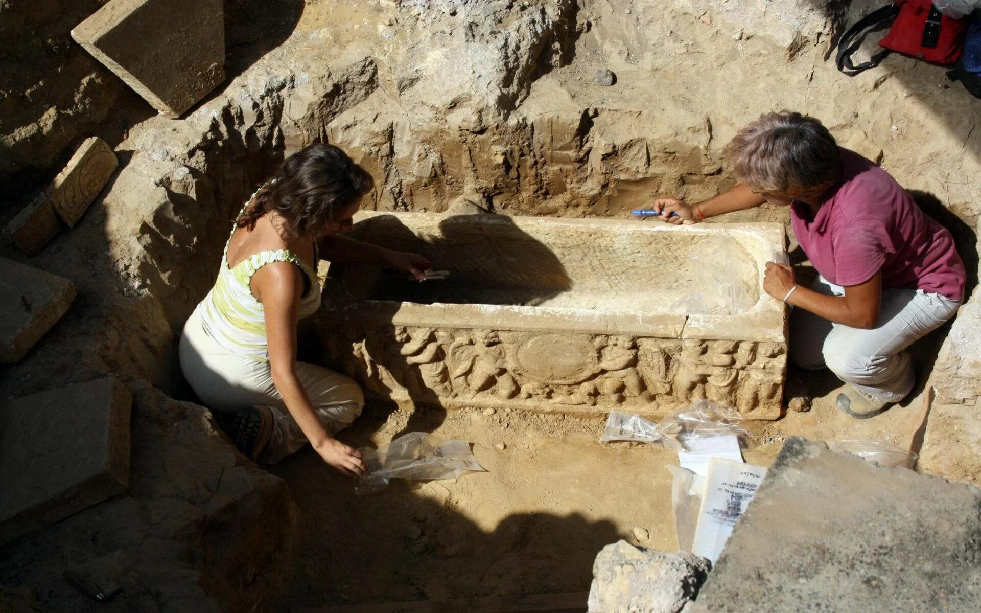 Lost technology. Саркофаг паленке. Археологические раскопки в риме. Археологические раскопки в израиле. Саркофаг из паленке.