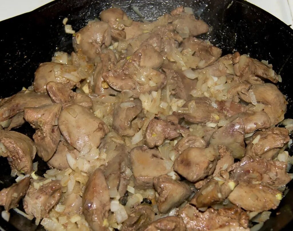 Рецепт приготовления вкусной куриной печени на сковороде. Приготовить куриную печень. Готовка печени куриной. Приготовление куриной печенки. Печенка с луком.