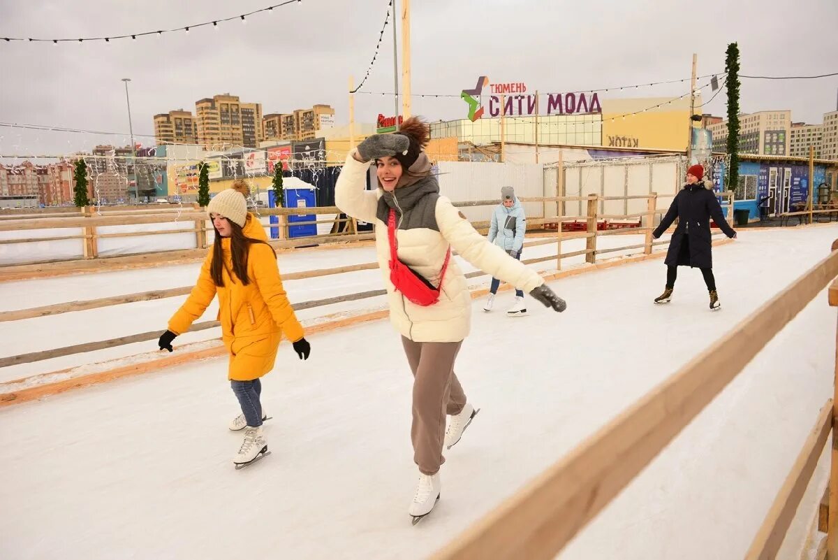 Каток тюмень цена. Каток Сити Молл Тюмень. Звездный полюс каток Тюмень. Каток Фаворит Тюмень. Каток Преображенский Тюмень.