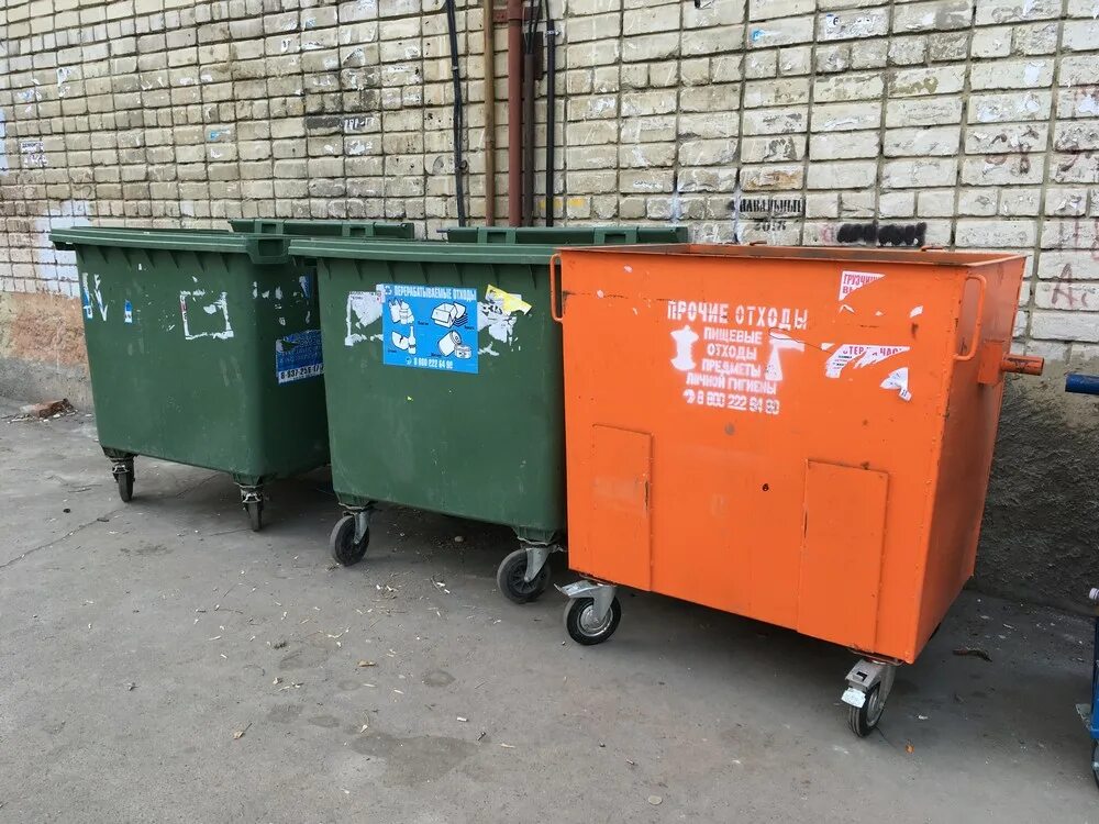 Контейнеры для сбора тко. Баки для раздельного сбора мусора. Контейнерная площадка для раздельного сбора мусора. Контейнеры для раздельного сбора ТКО. Мусорные контейнеры в Европе.