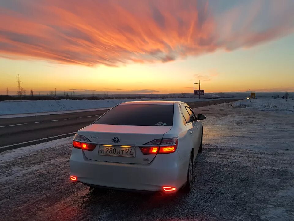 Дорога камри. Тойота камри на закате. toyota camry эстетика. camry гибрид 2015 drive2. камри 3.5 на закате.