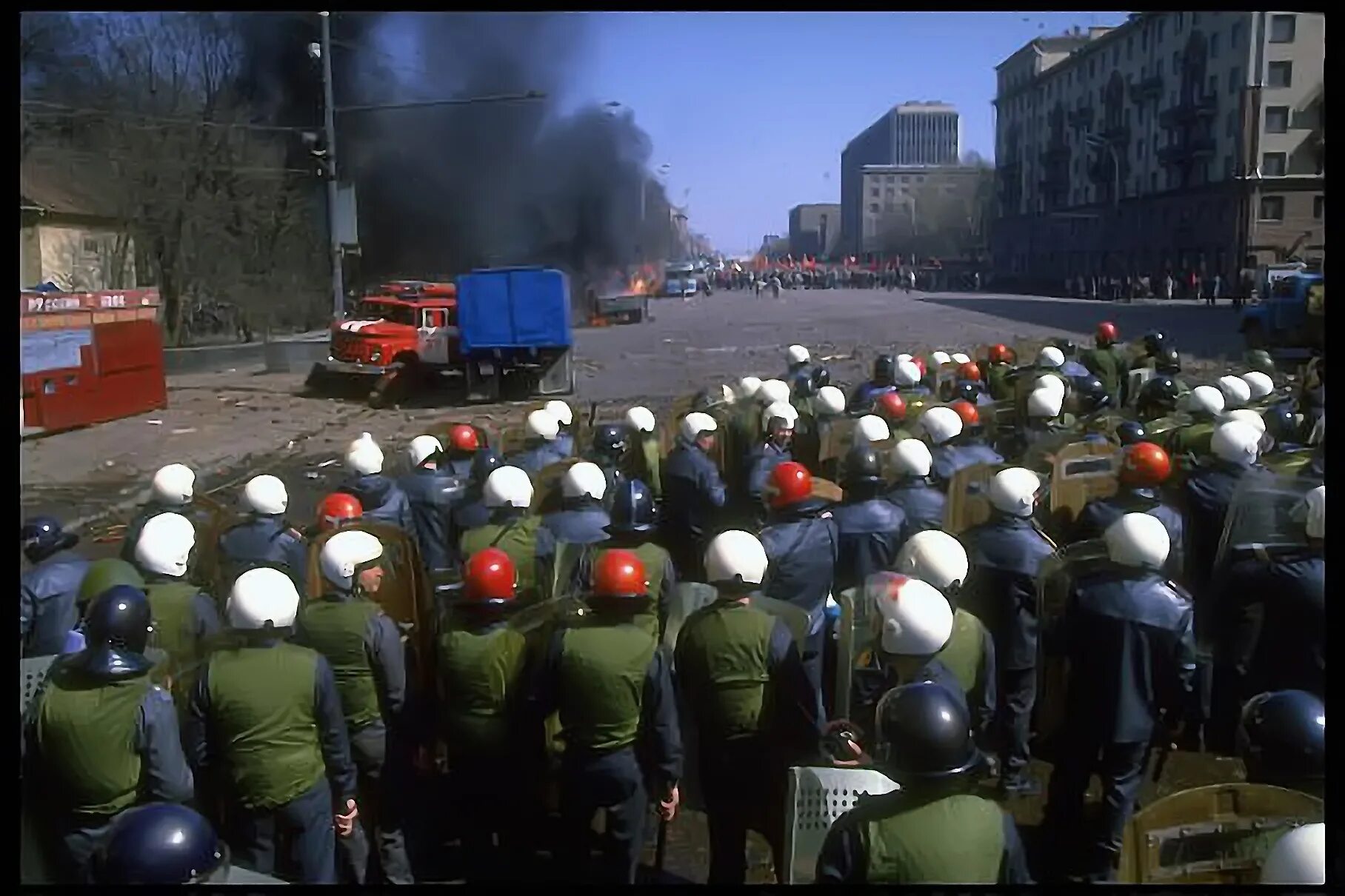 1 мая 1993 г. Ленинский проспект 1 мая 1993. Первомайский митинг 1993. Октябрь 1993 Ленинский проспект.