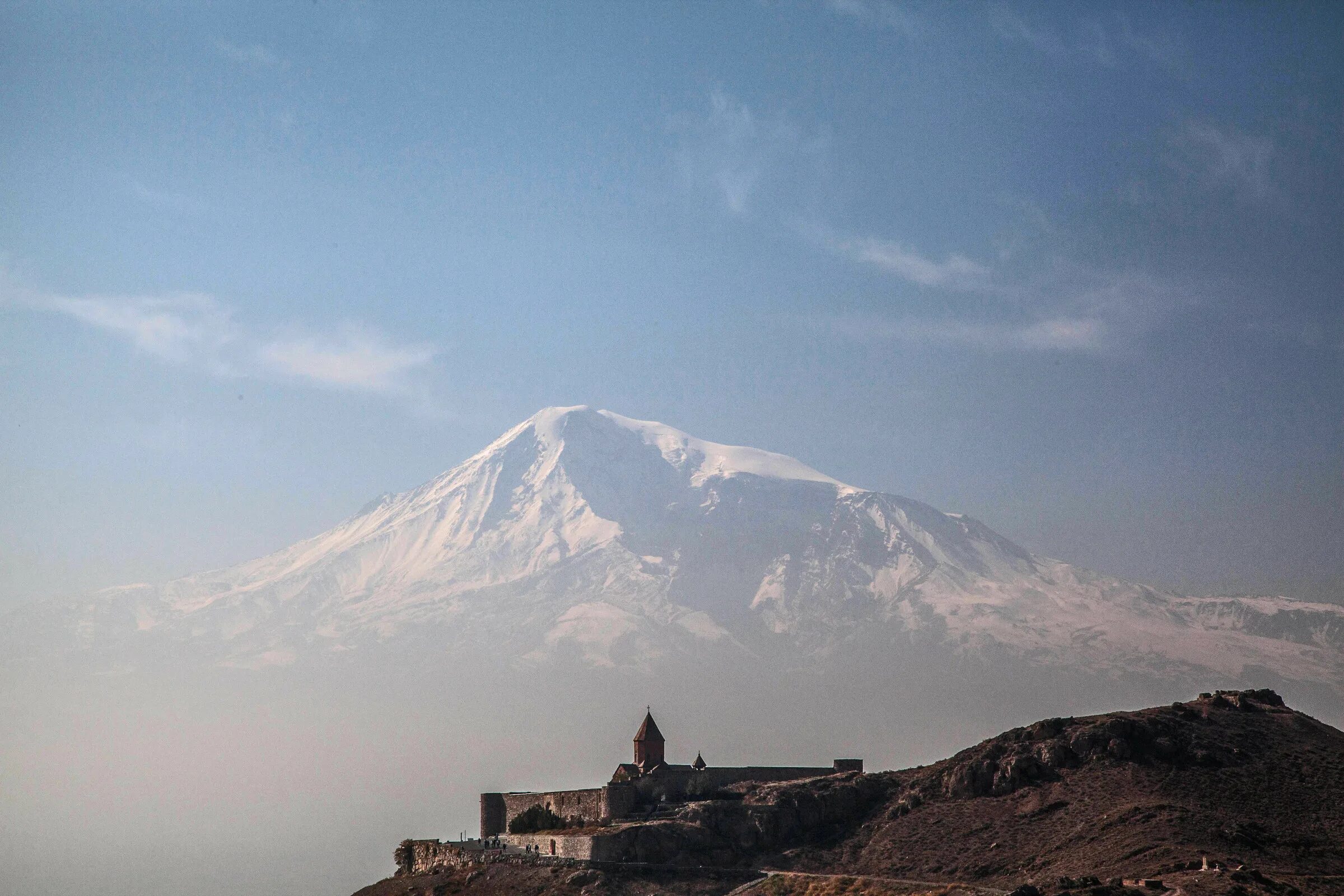 Арарат в турции или армении. Хор Вирап Армения Арарат. Монастырь хор Вирап. Монастырь хор Вирап в Армении. Гора Арарат и Масис.