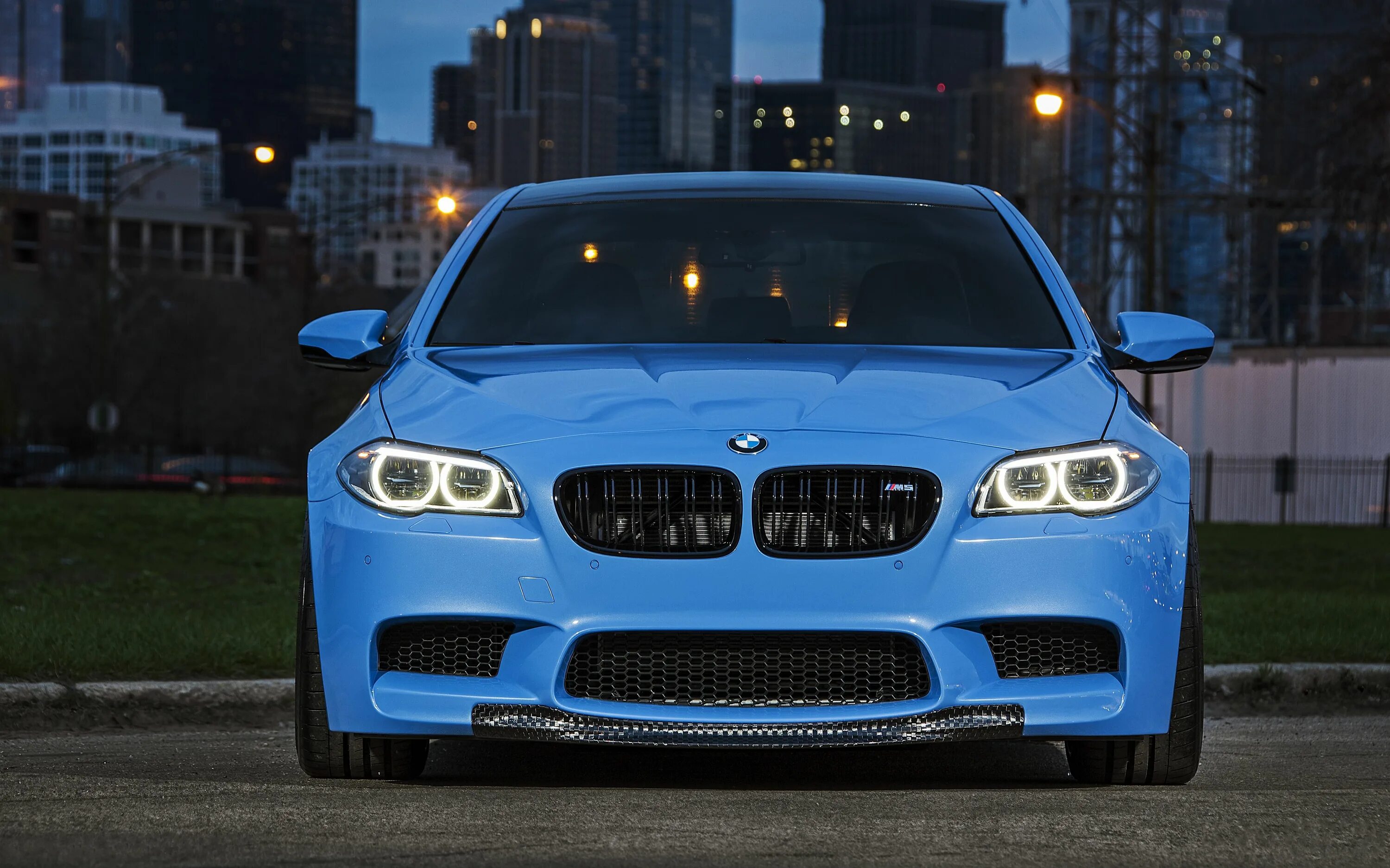 Обои 10 5 м. BMW m5 f10. BMW m3 f10. BMW m5 f10 m5. BMW m5 f10 синяя.