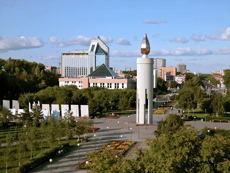 Тюмень город будущего. Площадь памяти тюмень. город тюмень площадь города. памятник свеча тюмень. тюмень красивый город.