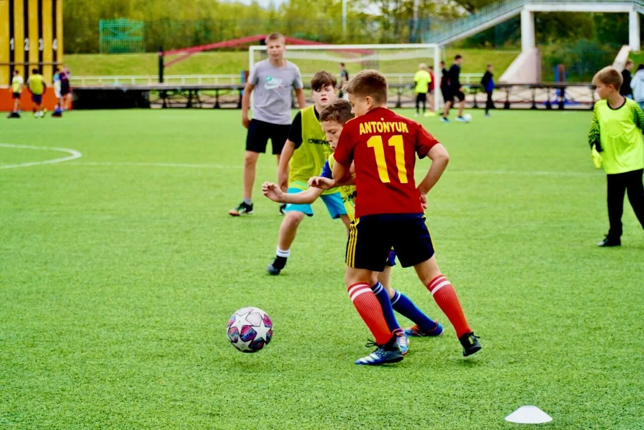 Information about football. Биробиджан футбол на бедерсеу. Стадион дружба биробиджан. Футбол биробиджан. Мини футбол биробиджан 2008.