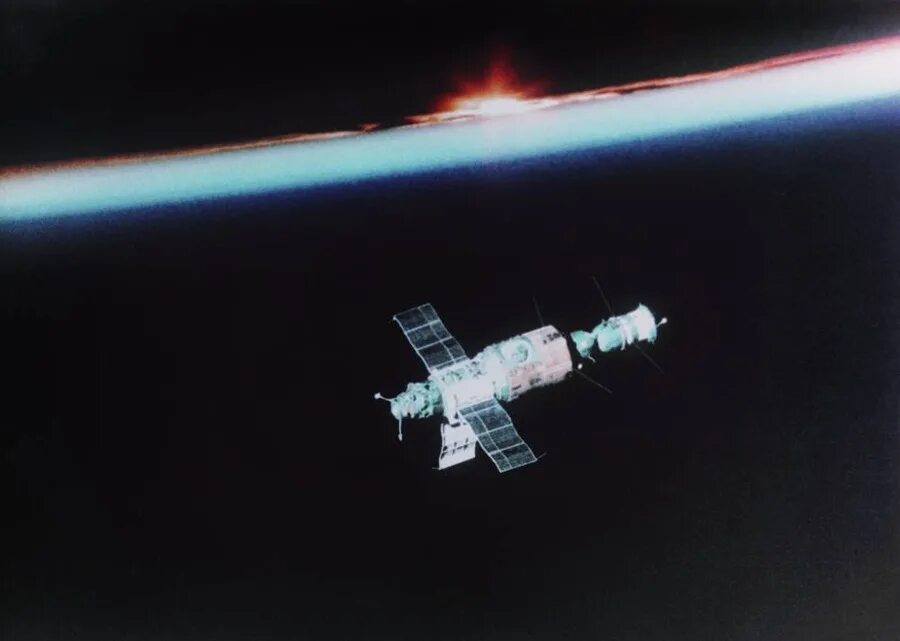 Орбитальный комплекс салют-6 – Союз-35. "Салют-6" — "Союз-т-4". Комплекс «салют-6» – «Союз-32». Станция Союз 6.