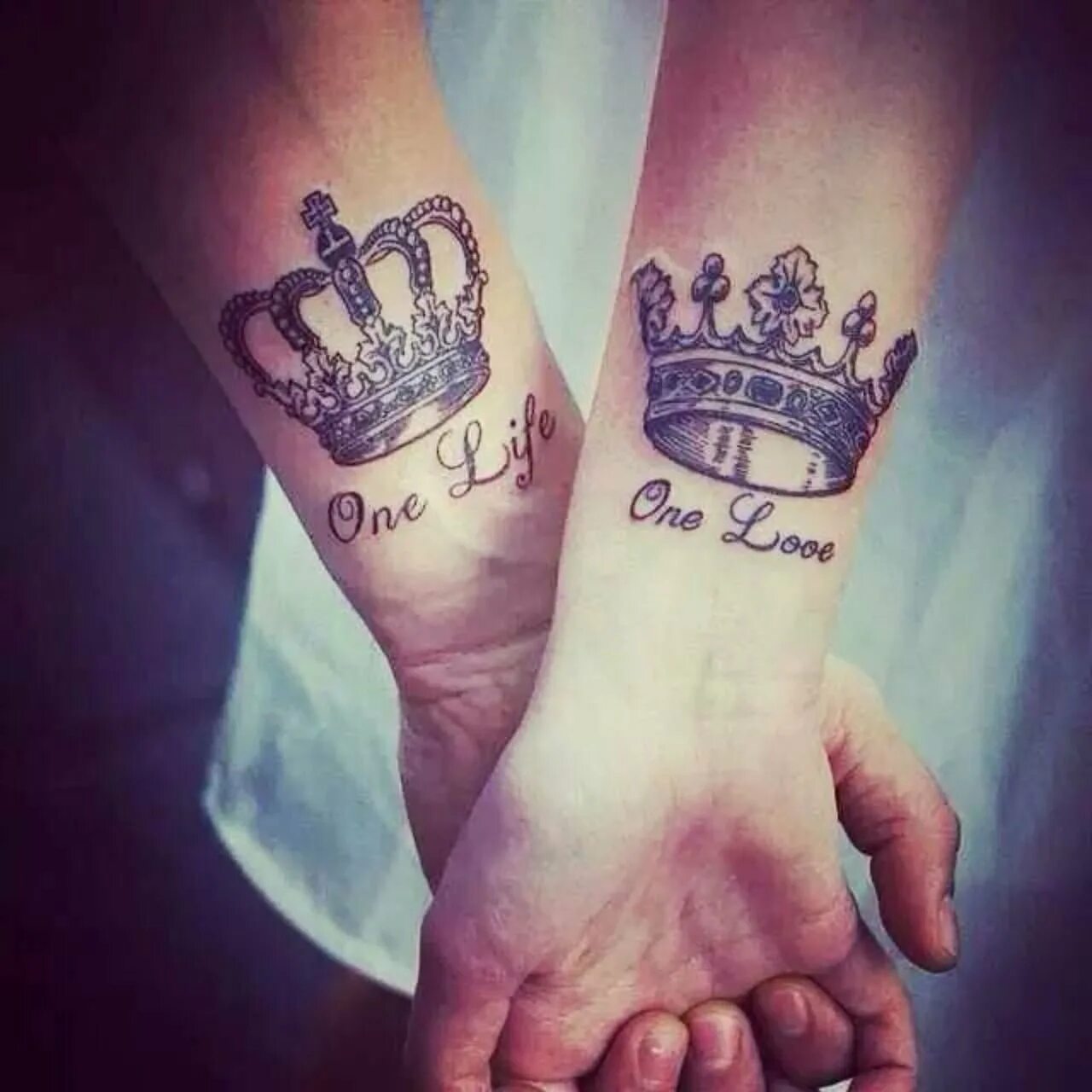 парные тату король и королева. парное тату кинг и квин. корона наколка мужская. тату корона. король и королева коронв.