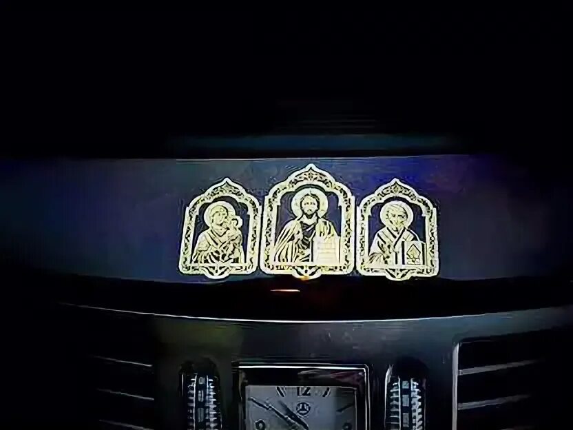 Можно икону в машину. Икона в машину. иконка автомобиль. золотые наклейки на авто. 3 иконки в машину.