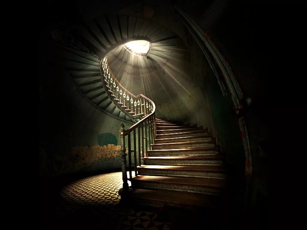Мрачная лестница. Винтовая лестница. Лестница вниз. Лестница в темноту. Лестница в темноте