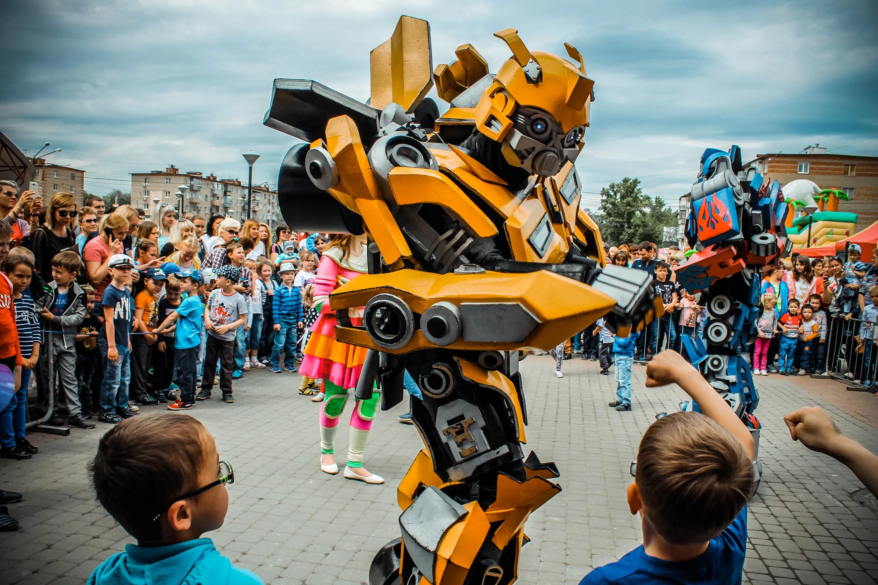 Robot show. Шоу трансформеров. Детский праздник трансформеры. Роботы для развлечения. Шоу роботов трансформеров.