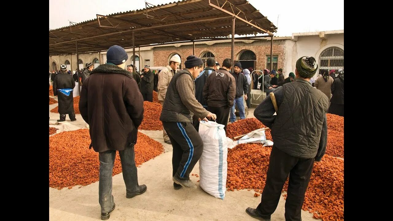 Погода в исфаре 10 дней точный прогноз. Таджикистан город Исфара Сурх. Рынок Исфара Таджикистан. Мол БОЗОРИ 2022. Кайсабозори Исфара.