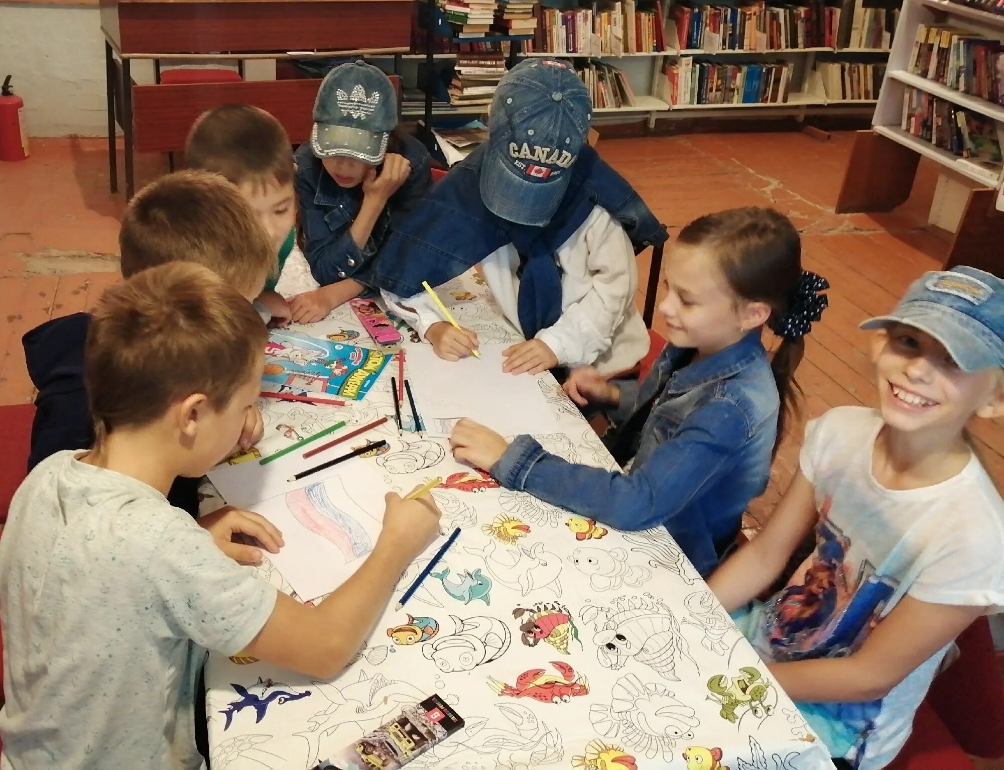 Интеллектуальная игра ко дню народного. Квест ко дню российского флага для детей. квест день россии для школьников. квест игра для детей к дню флага. игры на день россии.