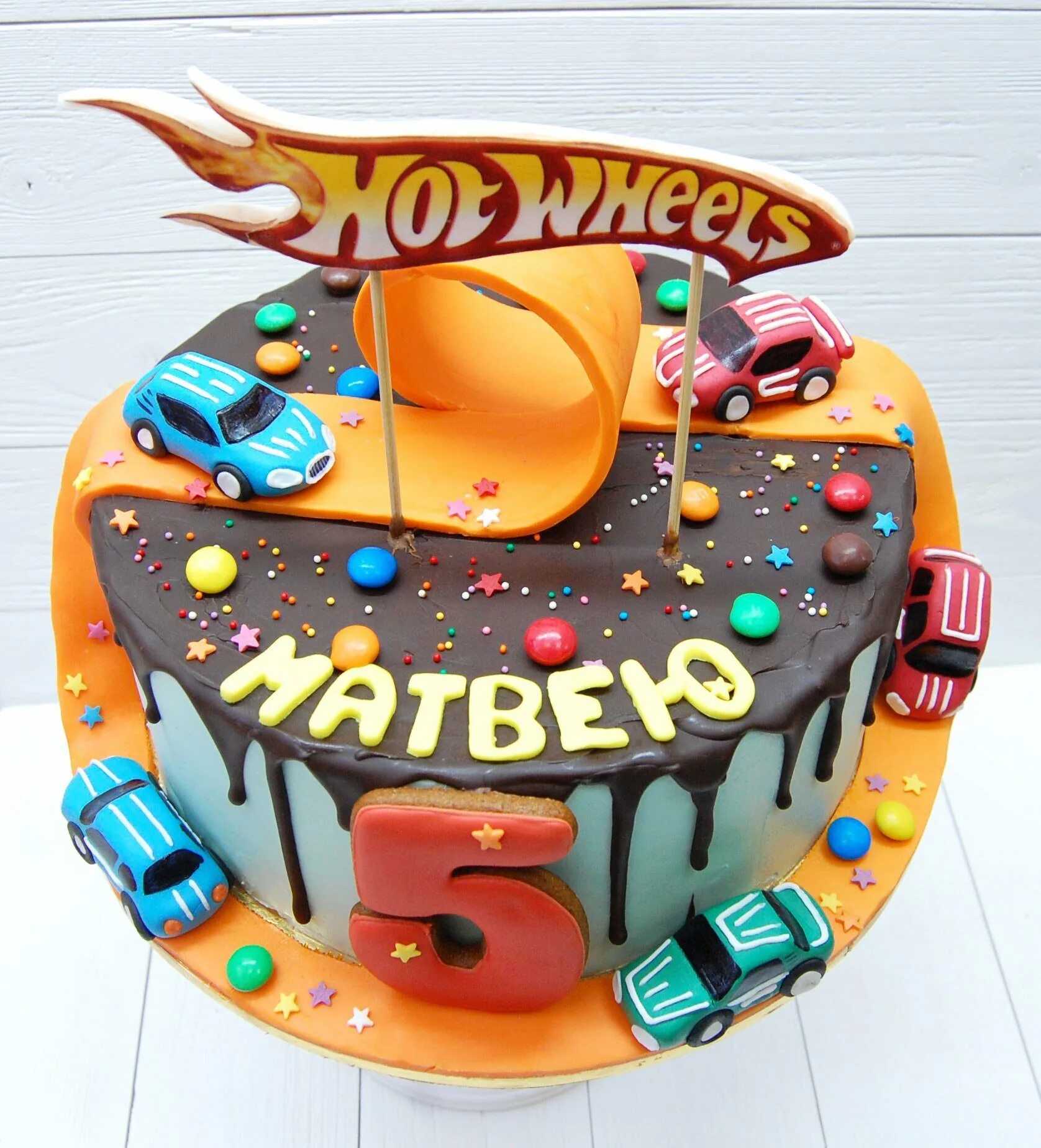 торт с машинками для мальчика. торт на день рождения мальчику. торт хот вилс мастер класс. торт хот вилс для мальчика 5. торт для мальчика.