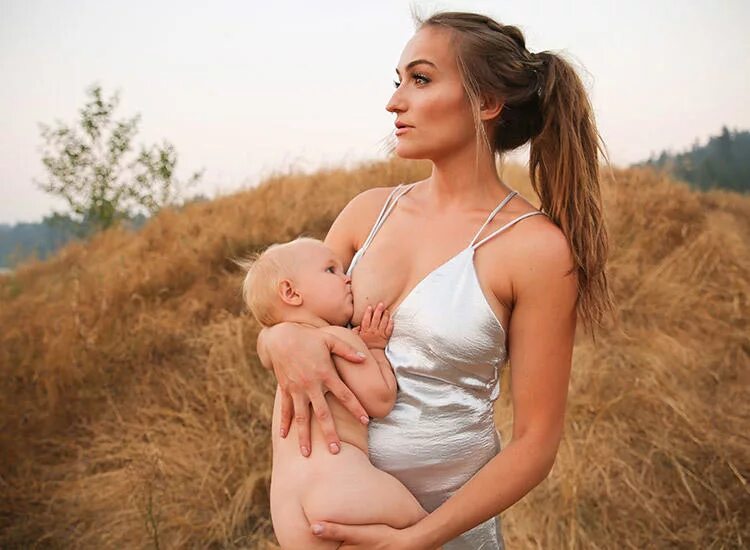 Русские юные мамки. Парамеева Breastfeeding. Кормление грудью. Кормление грудью фотосессия. Фотосессия грудного вскармливания.