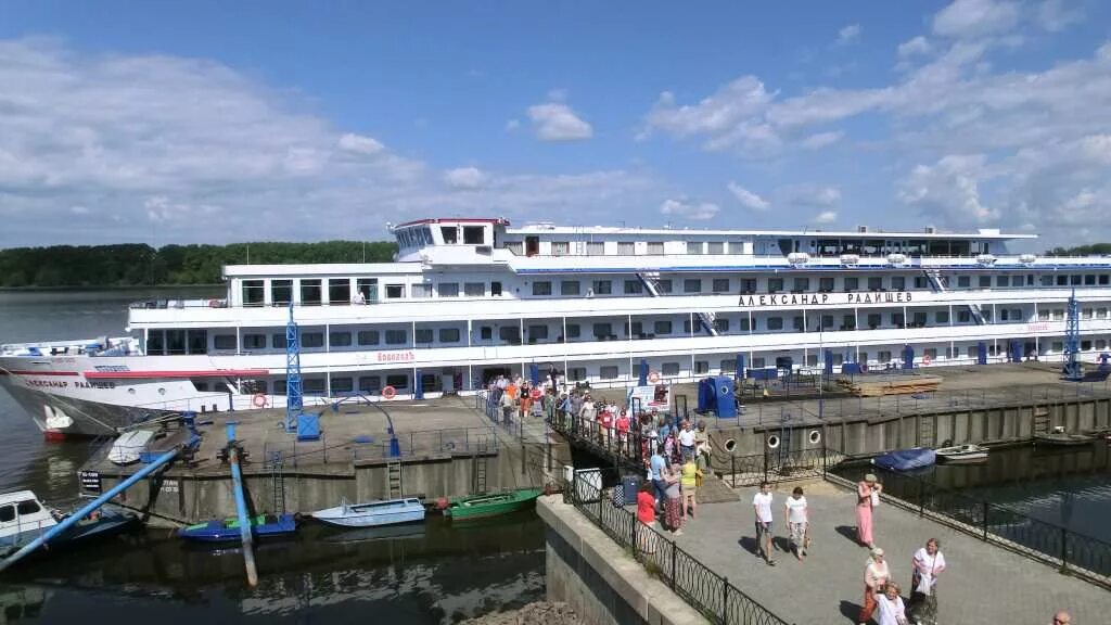 Теплоход маяковский пермь. Теплоход морис москва. Теплоходдивпн кулибин. Теплоход бунин. Чапаев теплоход пермь.