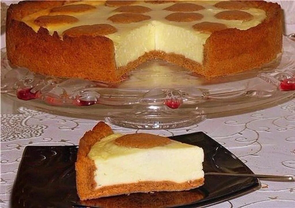 Кусок пирога сколько грамм. Творожный пирог жираф. пирог с творогом. 100 грамм творожного пирога. творожный пирог на скорую руку.