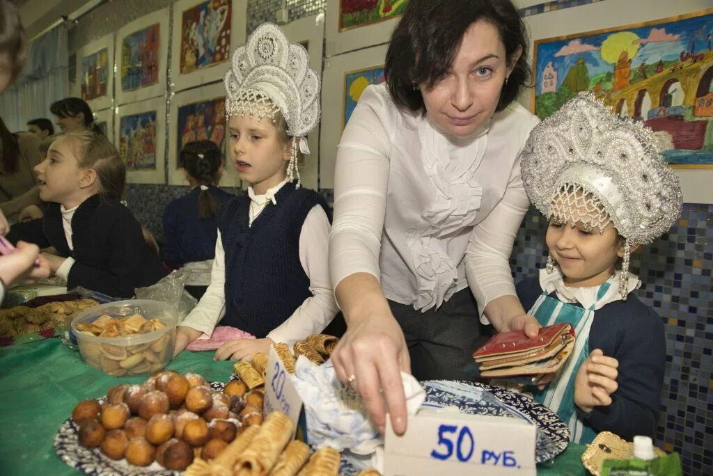 Школьная ярмарка на масленицу. Школьная масленичная ярмарка в школе. Ярмарка на Масленицу в школе. Школьная ярмарка Масленица идеи.