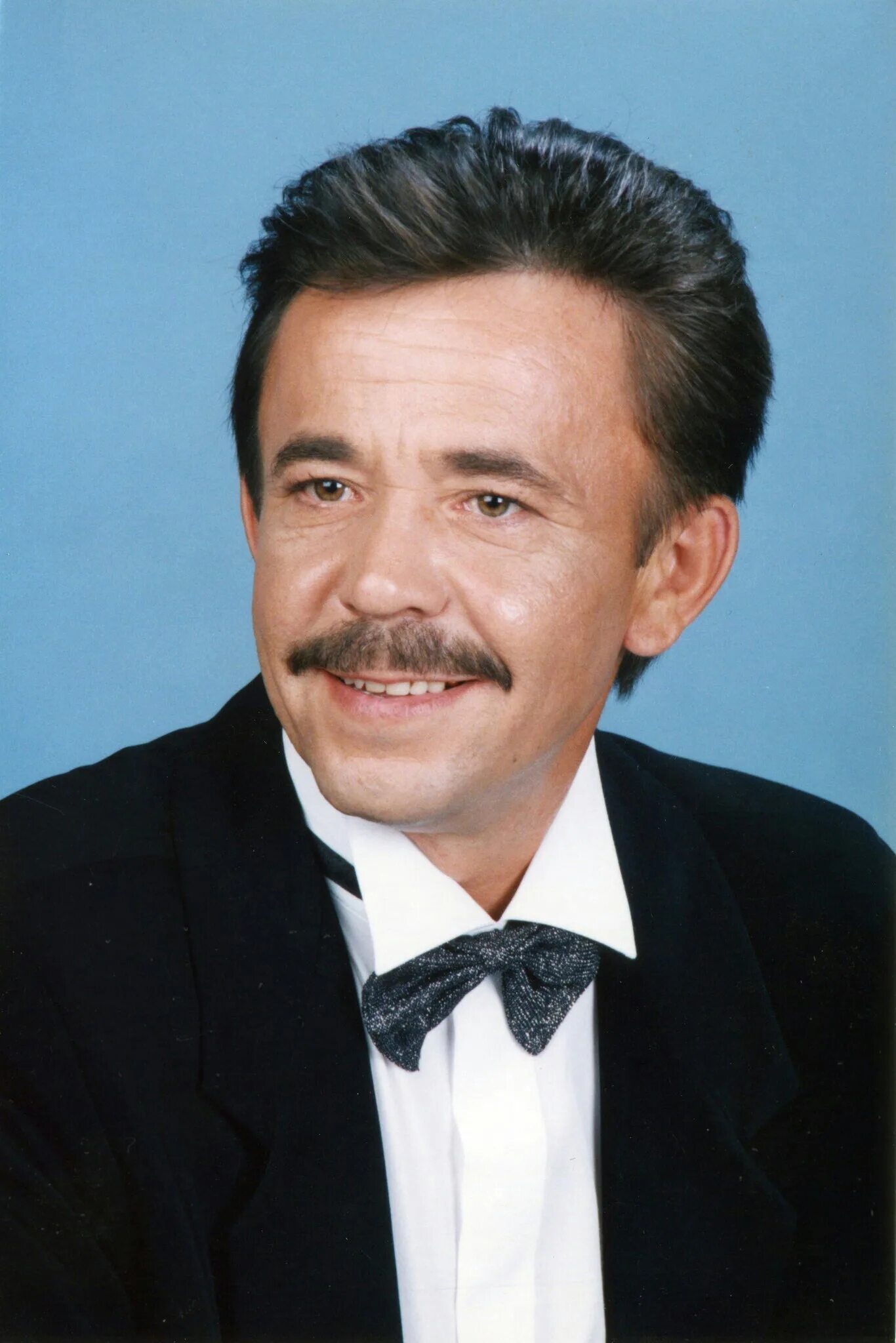 Әлфис кыямов биография причина смерти фото видео. Элфис кыямов. Альфис киямов. Элфис кыямов. Элфис кыямов гульфиям.